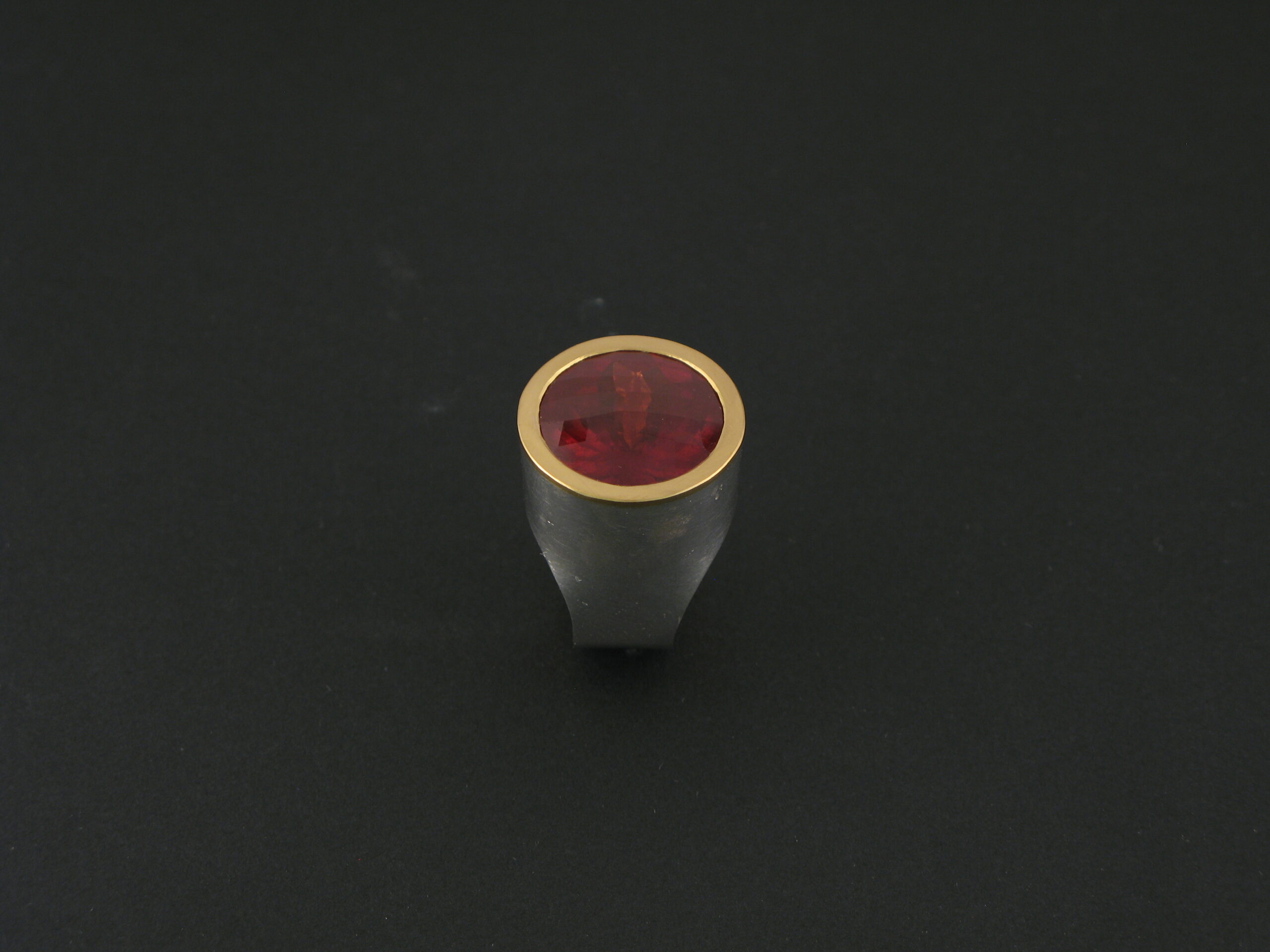 Ring, ”Skolring”, silver, guld och hessonit