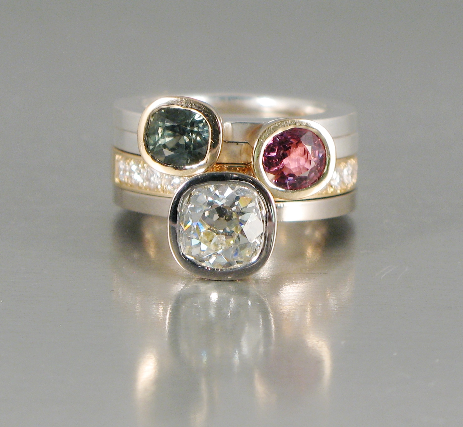 Ring, ”Pusselringar”, vitt och rött guld, silver, diamant, safir och turmalin.