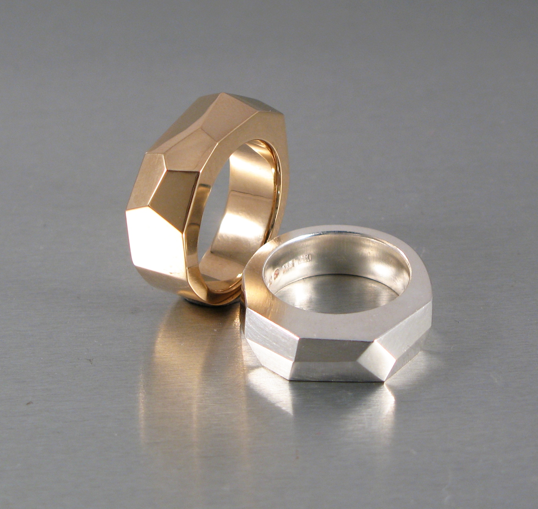 Ringar, ”Unisex”, silver resp. guld.