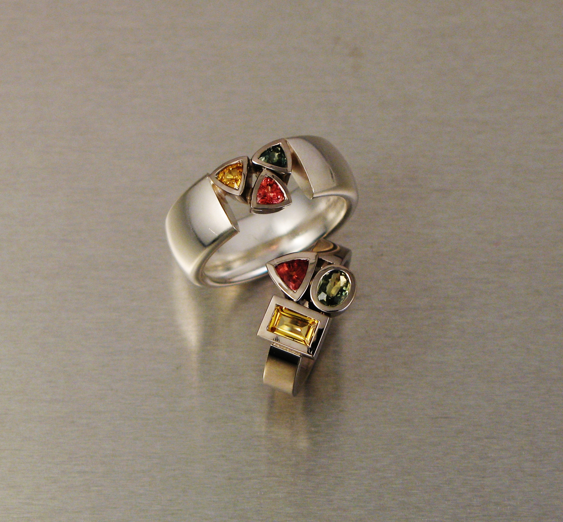 Ring, ”Lådring”, silver och vitt guld, safirer